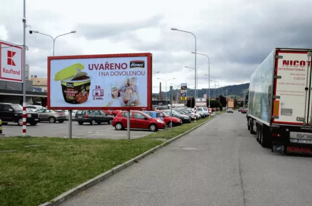 U Nákladního nádraží KAUFLAND, Valašské Meziříčí, Vsetín, billboard